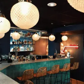 Le Noao Bar — ambiance lumière chaude, Vieux-Lille